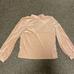 This is a Shein shirt, it’s very comfortable and cute!!